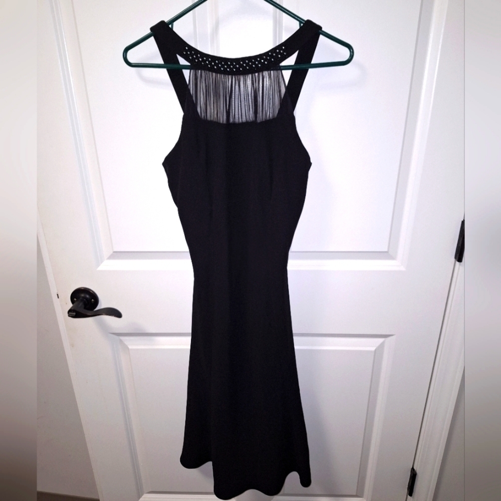 Evan-Picone black sleeveless maxi dress in a size 4. Flowing, sexy, formal,party